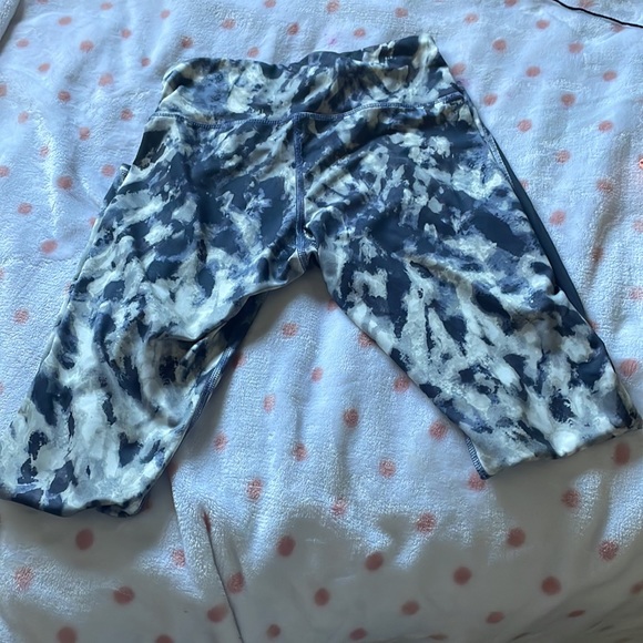 Light weight work out pants. Old navy super cute! - Picture 2 of 2